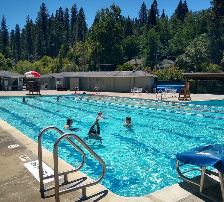 grass-valley-swimming-pool-photo